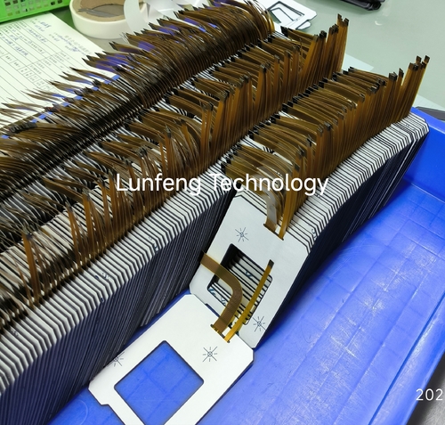 ルンフェンにおけるフレキシブルプリント回路 (FPC) メンブレンスイッチ組立プロセス