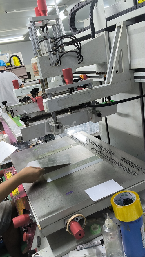 グラフィック オーバーレイ マテリアルの紹介 (Lunfeng Technology)